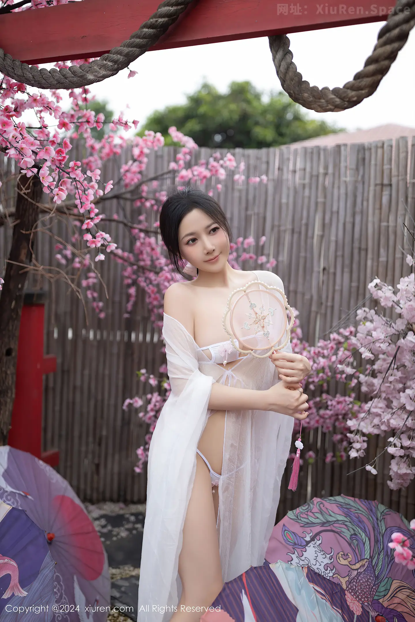 图片[3]-[XiuRen秀人网]VOL.8927 模特鱼子酱Fish性感白色轻透连衣裙露白色情趣内衣迷人诱惑写真80P-秀人网官方网站